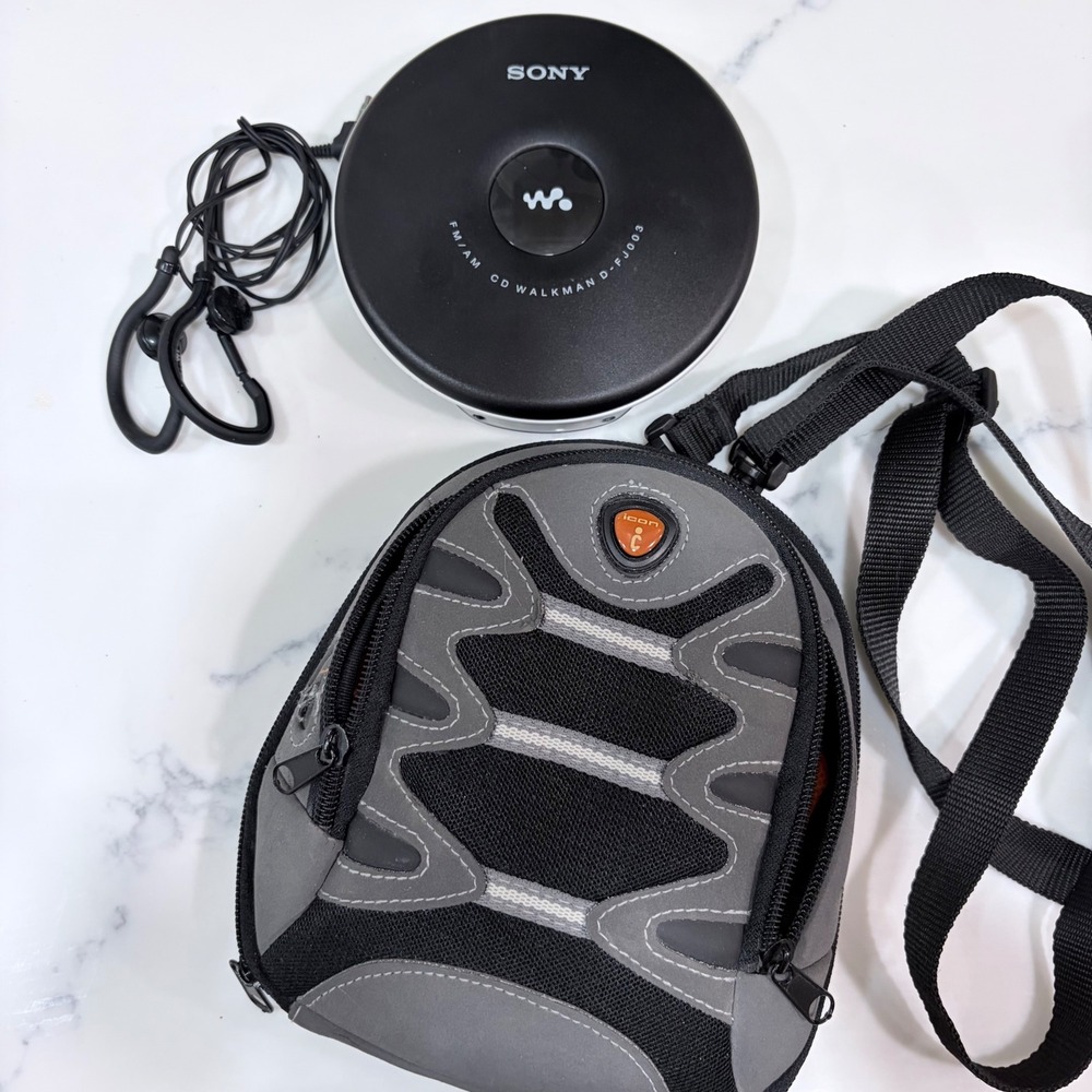 Sony CD Walkman D-FJ003 Portable CD Player FM AM Radio Bundle Case Earphones